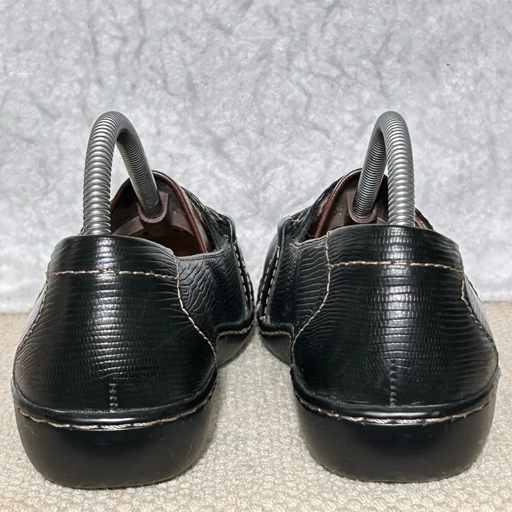 Clarks Womens Black Cora Daisy Leather Slip On Casual Loafers Shoes SZ 8M NWOT